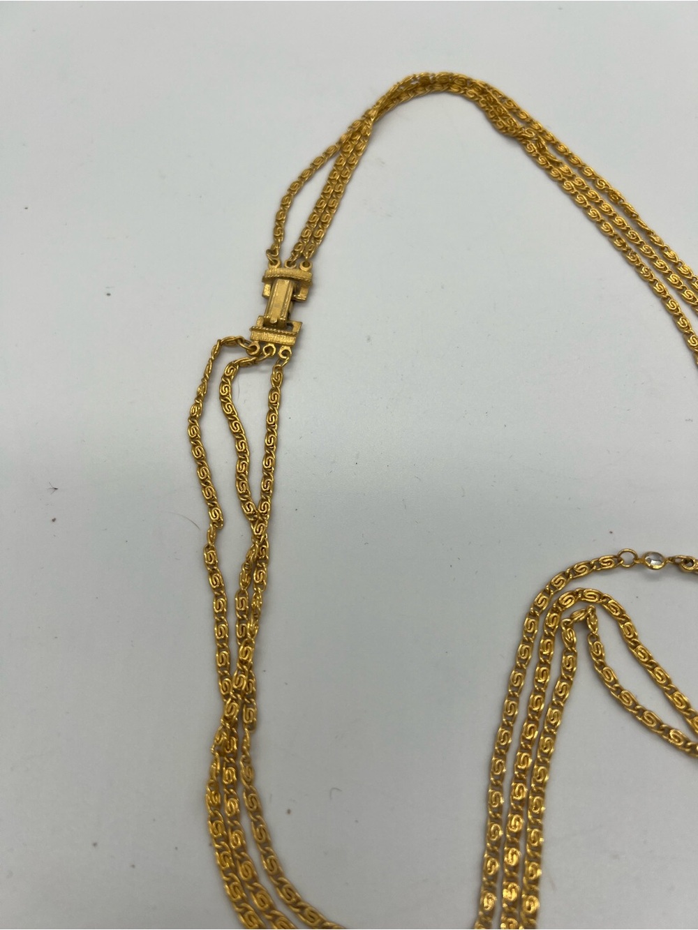 Vintage Gold-Tone Women’s Knot Pendant Chain Necklace - Picture 2 of 5